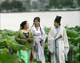 杭州市民穿着汉服游西湖